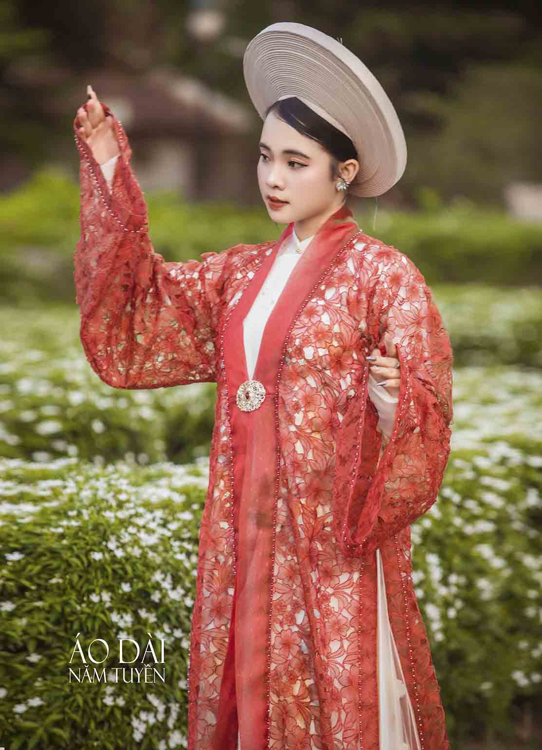 Áo Choàng Cô Dâu Ren Hoa Màu Đỏ Đô Sang Trọng