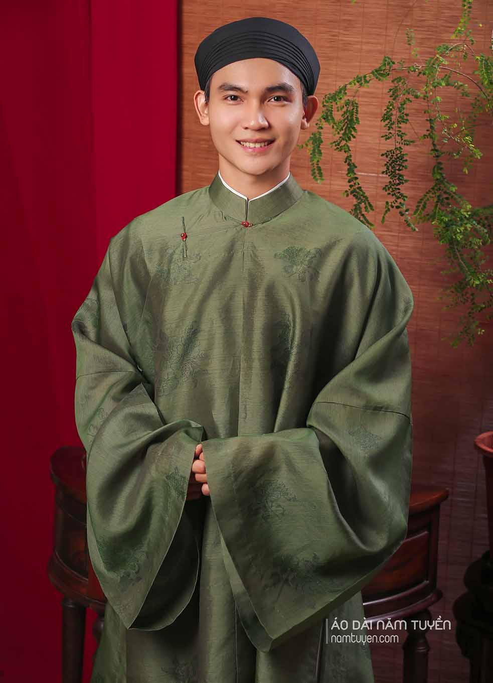 Áo Dài Nam Tay Thụng Xanh Rêu Vải Tơ Tằm Dệt Hoa Văn | Năm Tuyền