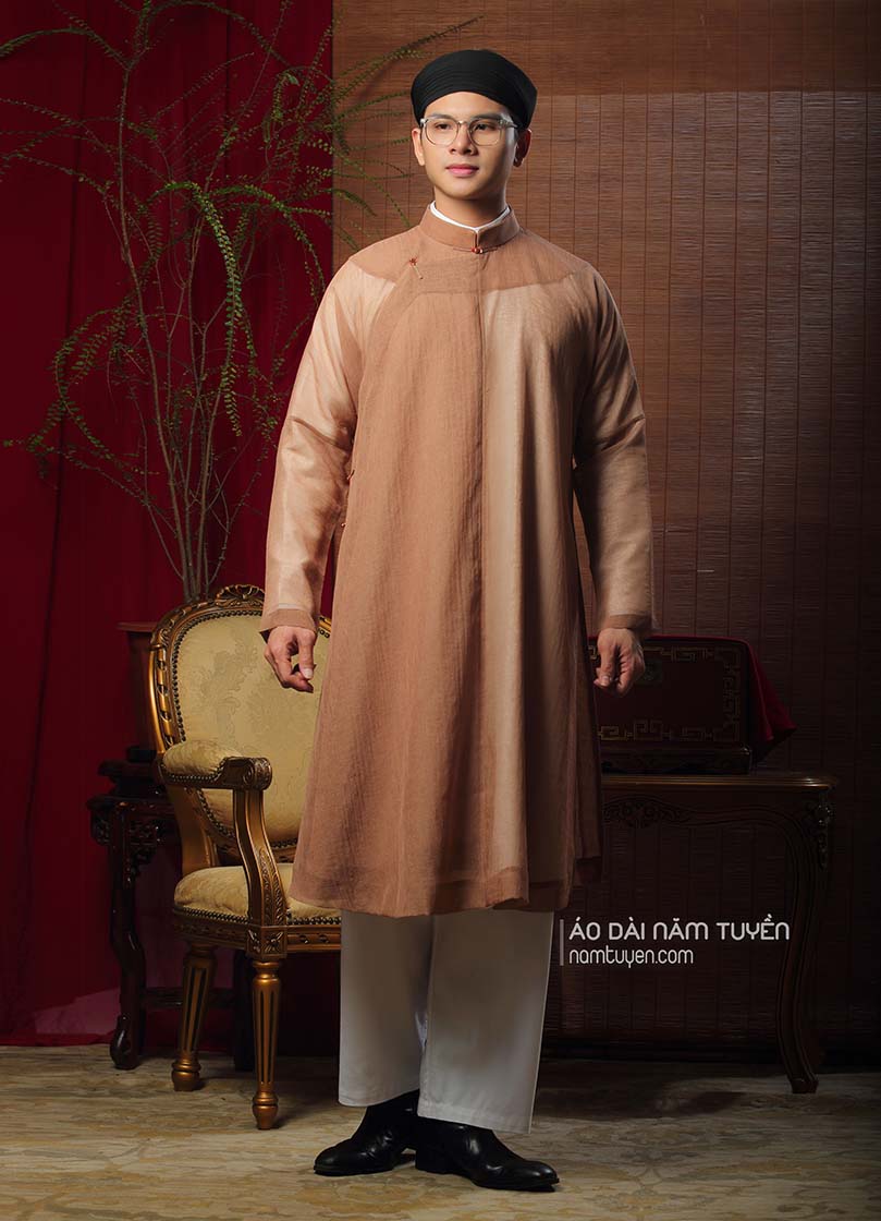 Áo dài nam ngũ thân phối áo khoác voan phong cách truyền thống