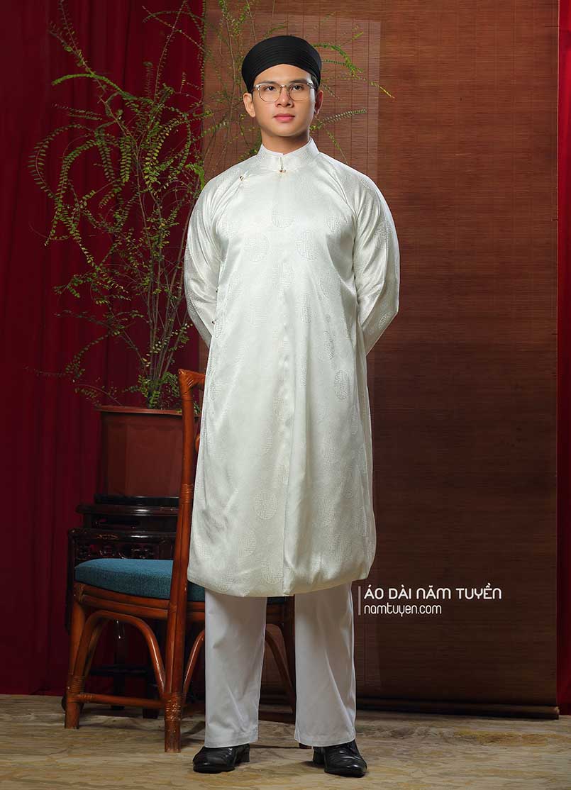 Áo Dài Ngũ Thân Nam tay chẽn truyền thống gấm trắng hoa văn Chữ Thọ 