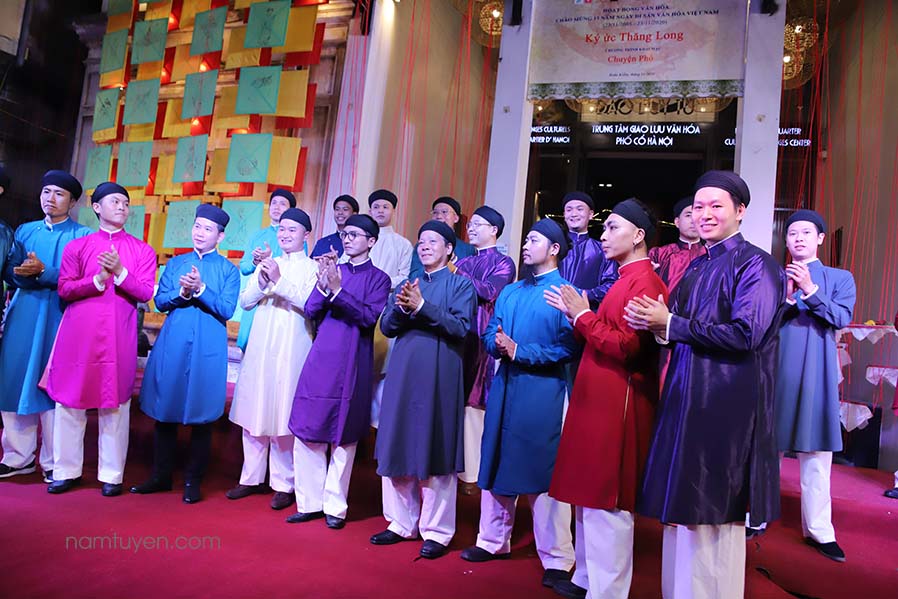 BST Áo dài ”Chuyện Phố”  của Nghệ nhân Năm Tuyền tôn vinh giá trị áo dài Việt tại phố cổ Hà Nội.