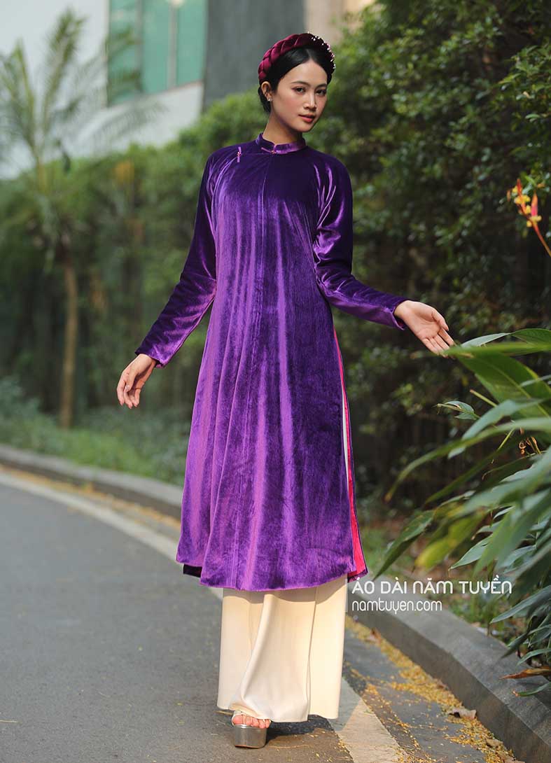 Áo dài nữ ngũ thân nhung tím Huế truyền thống