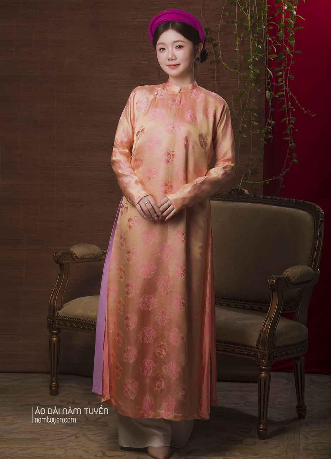 Áo Dài Nữ Truyền Thống Gấm Dệt Hoa Văn Hồng Đào