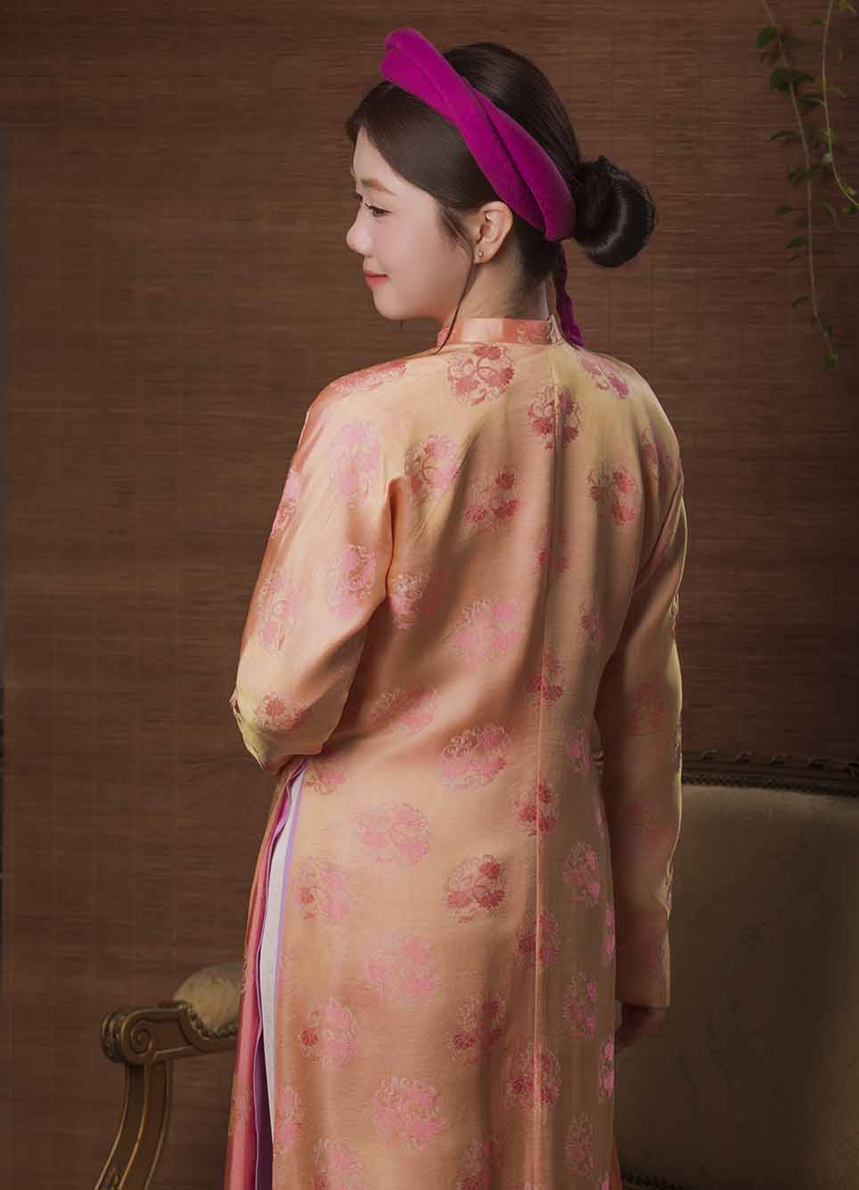 Áo Dài Nữ Truyền Thống Gấm Dệt Hoa Văn Hồng Đào