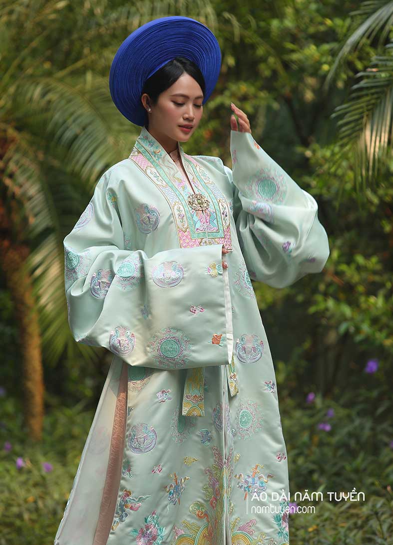 Áo Nhật Bình cô dâu thêu hoa văn cổ – trang phục cưới mang ý nghĩa lễ nghi