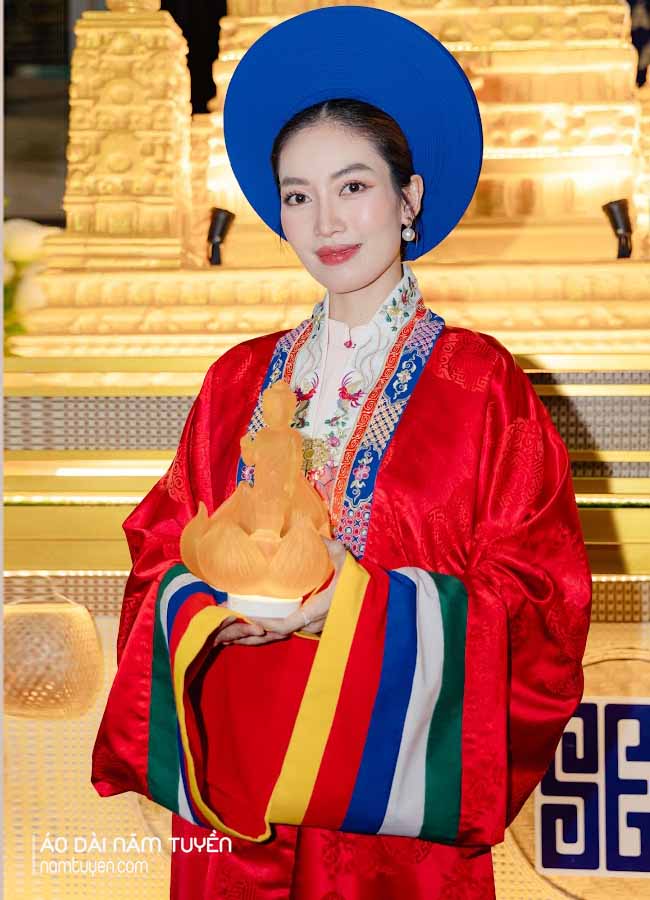 Áo Nhật Bình Năm Tuyền gấm đỏ mặc trong Lễ nghi