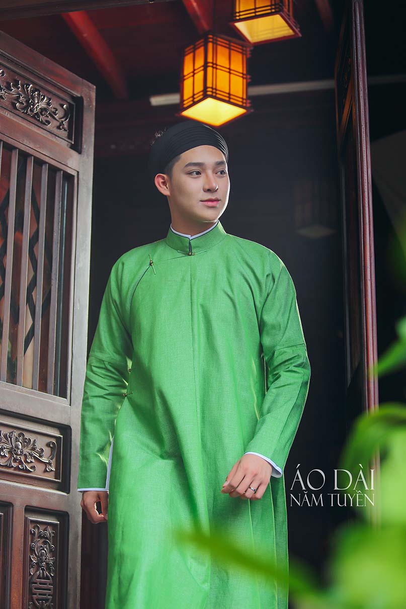 Áo dài nam ngũ thân truyền thống màu xanh lá vải gai