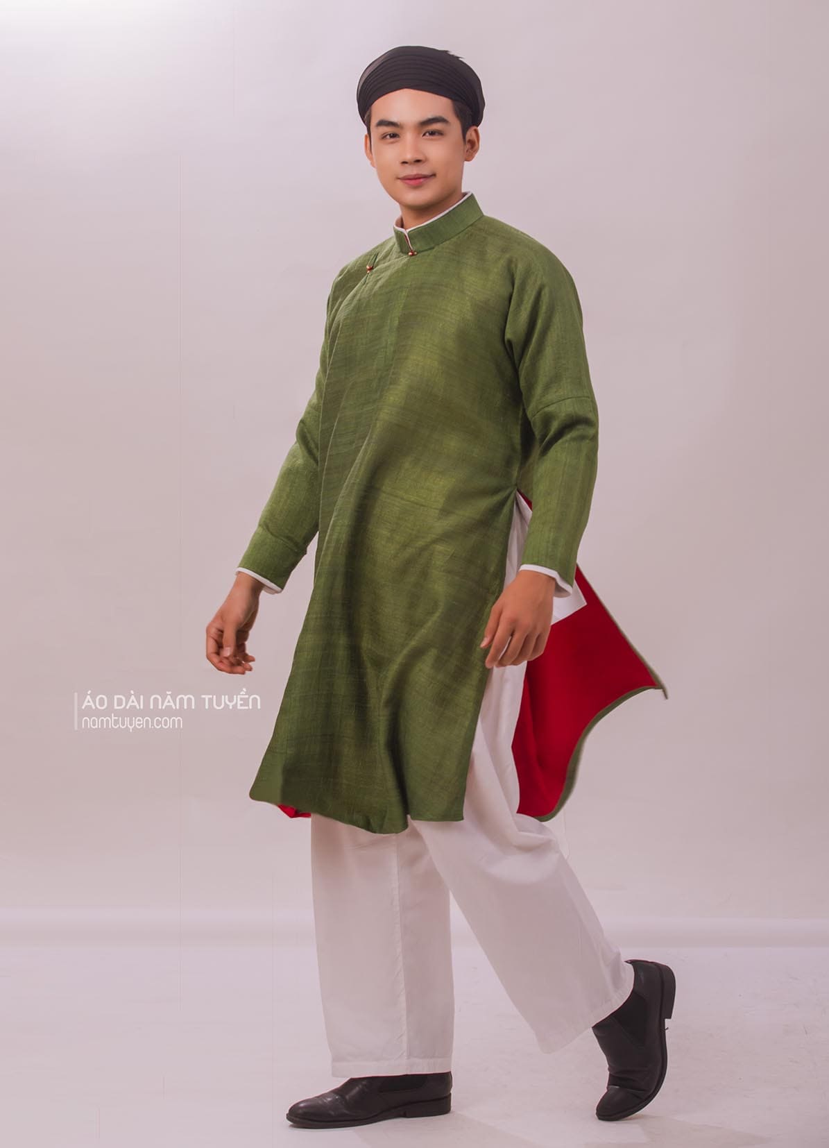 Áo dài nam ngũ thân tay chẽn đũi tơ tằm xanh rêu đậm lót đỏ truyền thống