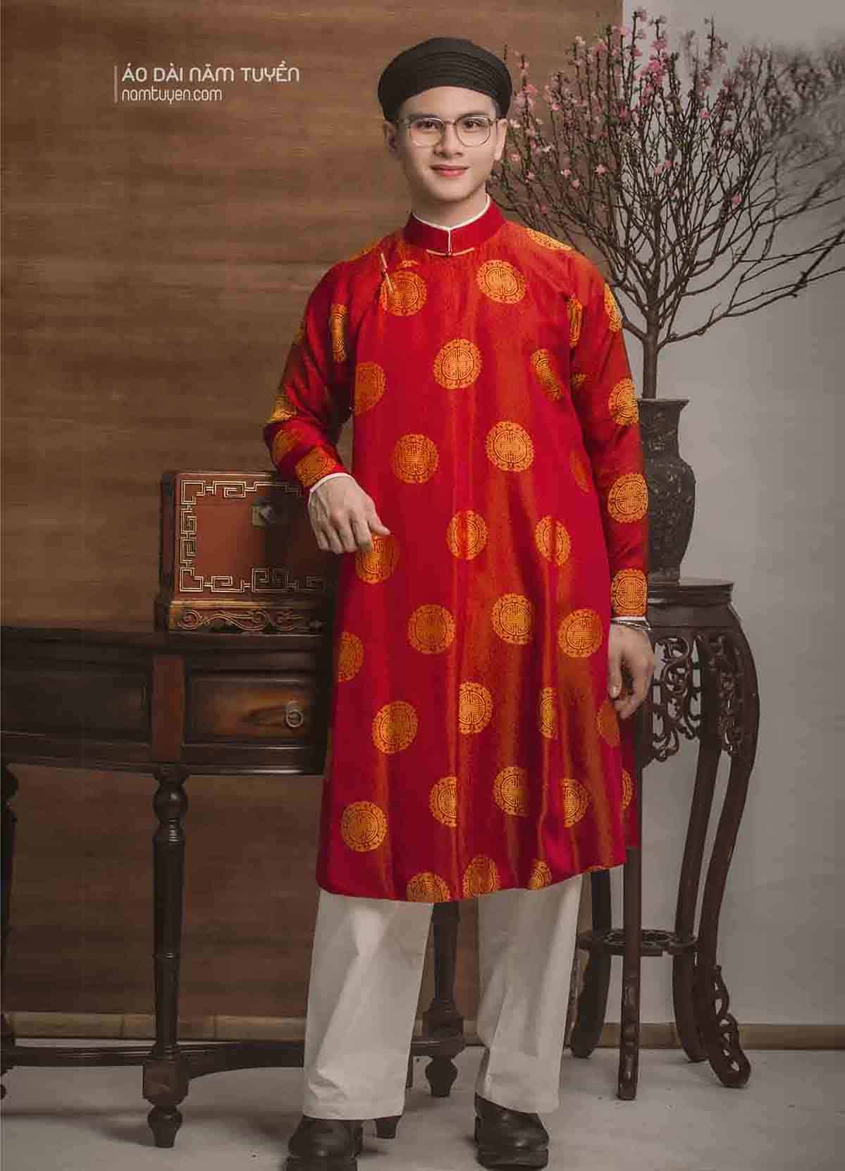 Áo Dài Truyền Thống Nam Gấm Chữ Thọ Đỏ tươi