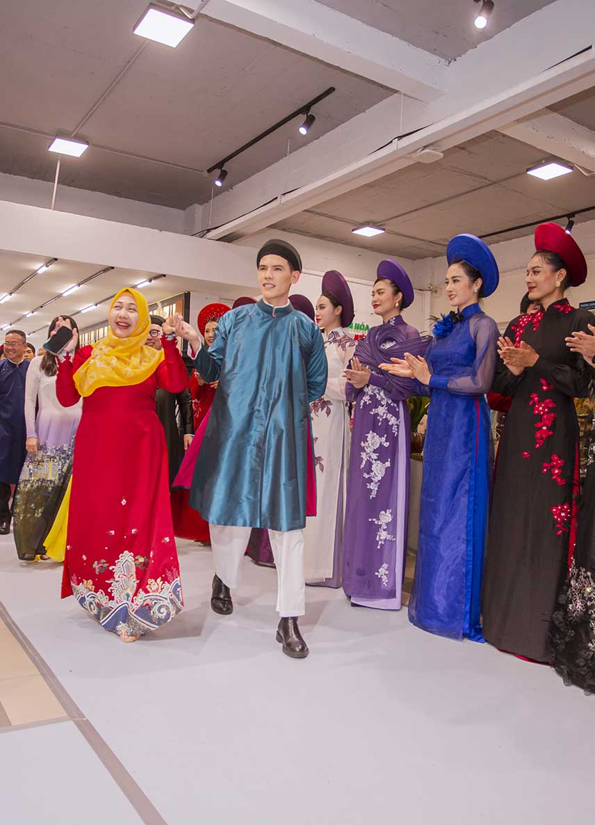 BST Sống động cùng trải nghiệm