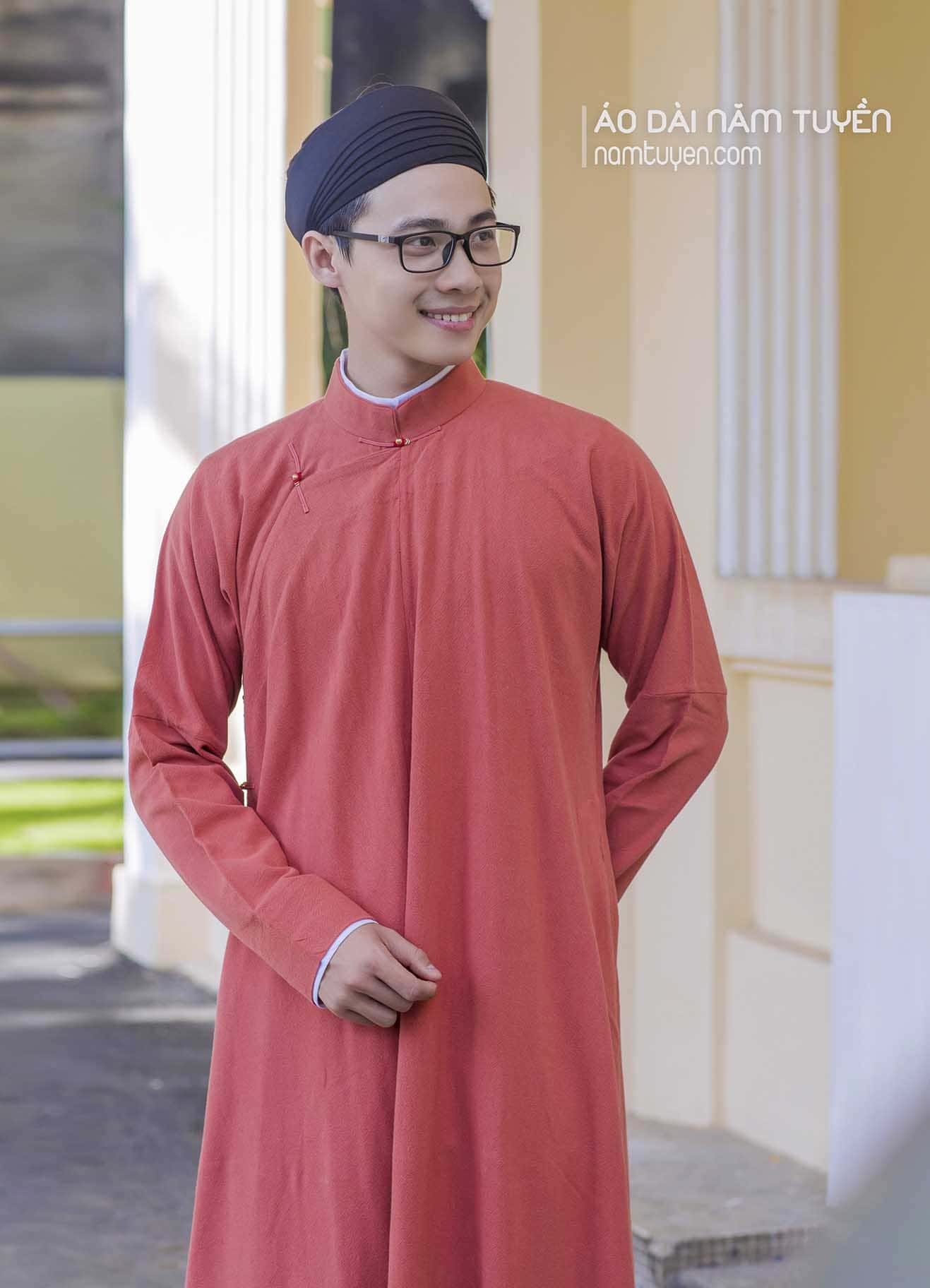 Áo dài nam ngũ thân tay chẽn màu hồng đỗ truyền thống