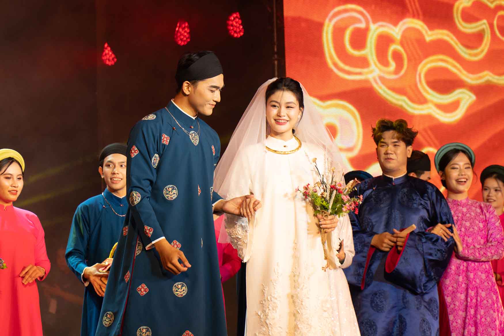 Áo dài Năm Tuyền mang đám cưới truyền thống đến Tóc Xanh Vạt Áo 2026