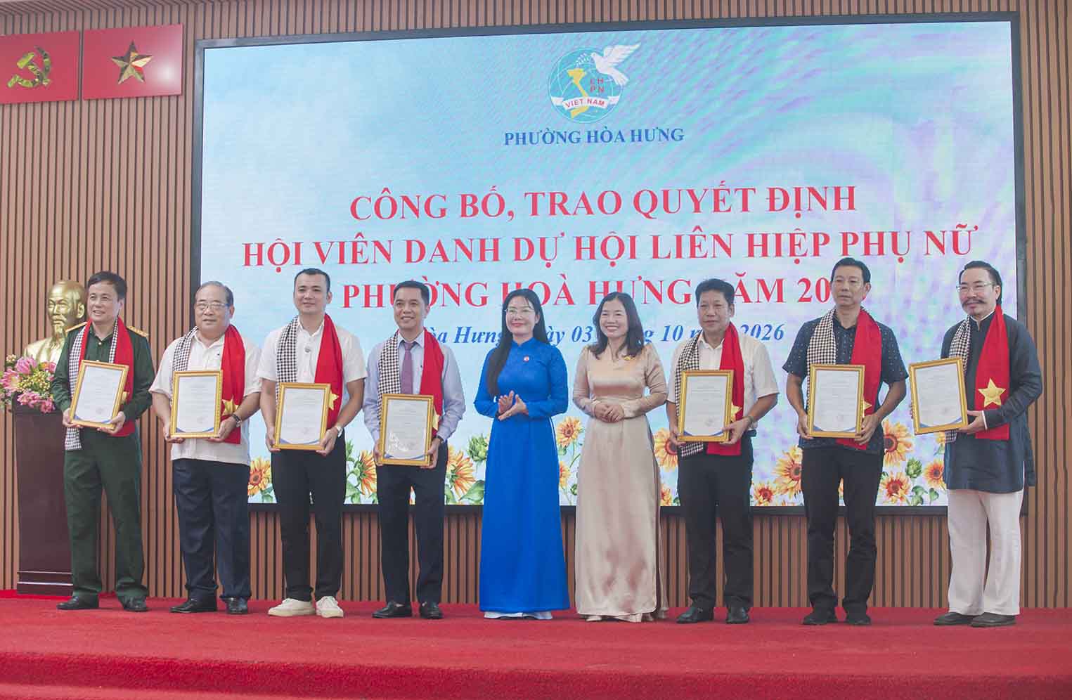 Nghệ nhân Phạm Văn Tuyền đón nhận Quyết định Hội viên danh dự Hội Liên hiệp Phụ nữ phường Hòa Hưng TP.HCM