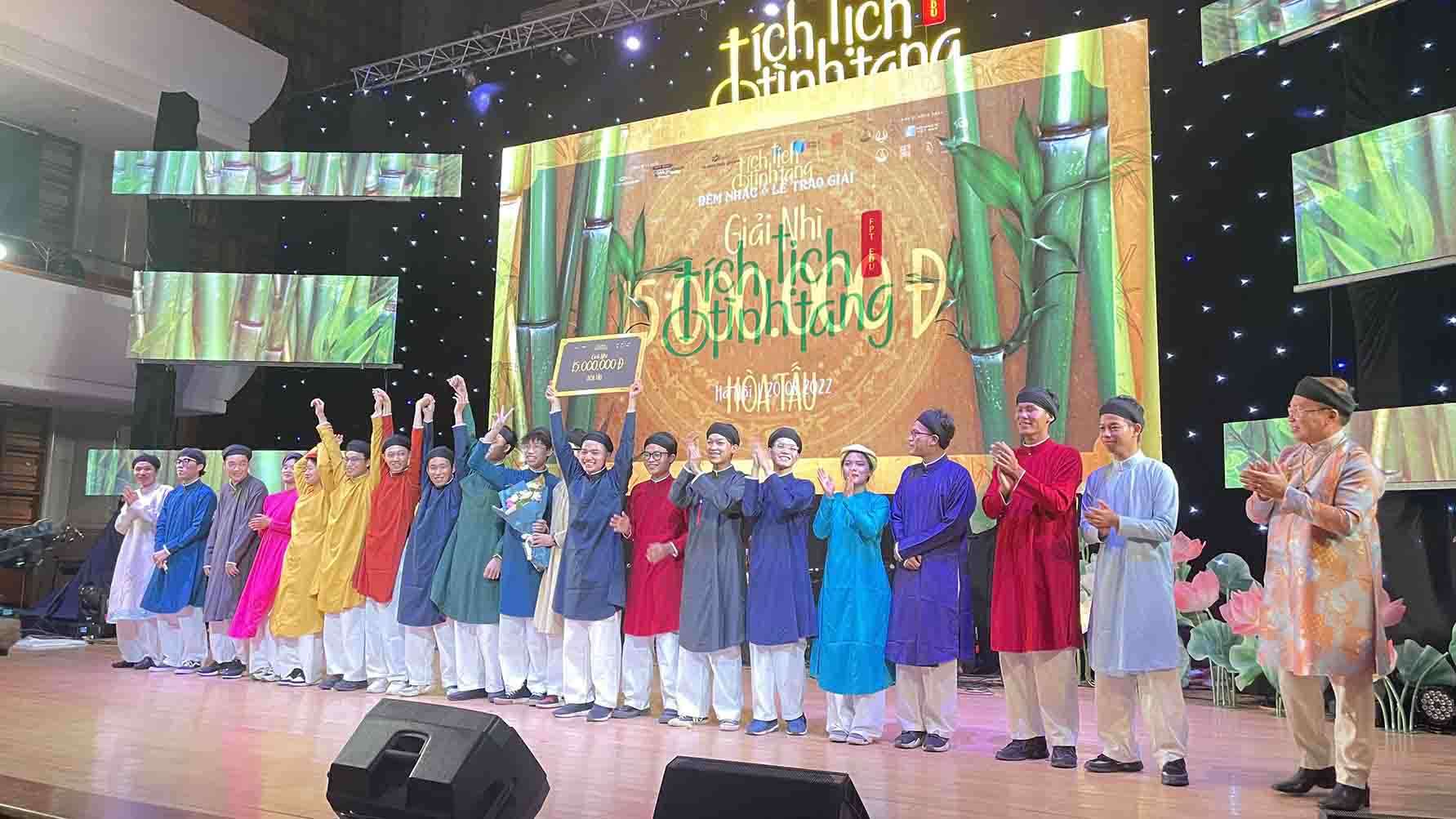 Ao-dai-Nam-Tuyen-dong-hanh-cung-FPT-Edu-Tich-Tich-Tinh-Tang-35