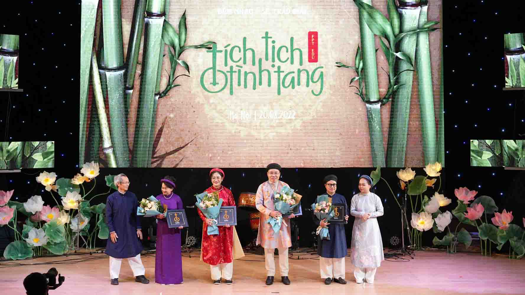 Ao-dai-Nam-Tuyen-dong-hanh-cung-FPT-Edu-Tich-Tich-Tinh-Tang-7
