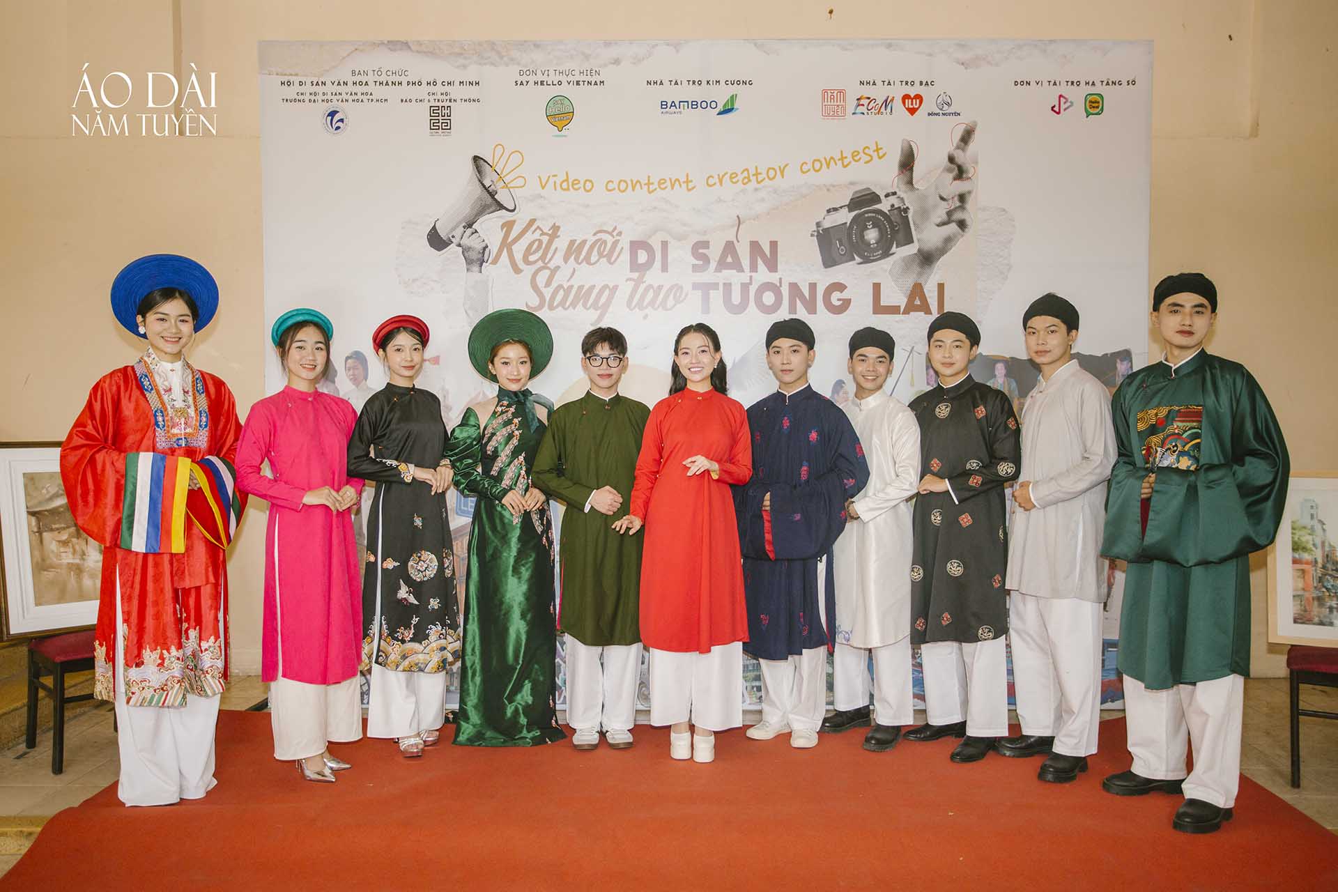 Ao-dai-Nam-Tuyen-han-hanh-dong-hanh-quang-ba-ao-dai-ngu-than-truyen-thong-tai-buoi-phat-dong-cuoc-thi-Ket-Noi-Di-San-Sang-Tao-Tuong-Lai-2