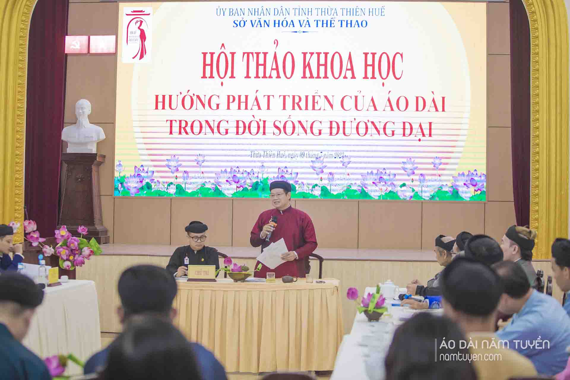 Ao-dai-Nam-Tuyen-tai-Hoi-thao-Huong-phat-trien-cua-ao-dai-trong-doi-song-duong-dai-tai-Hue-2023-1 (1)