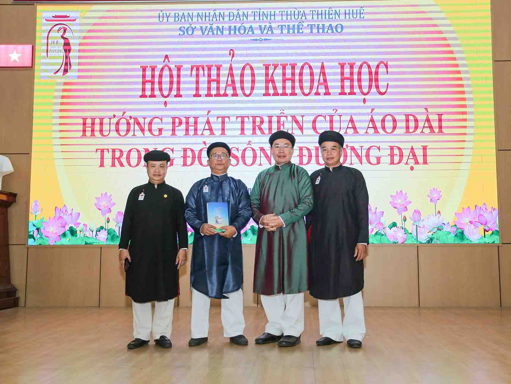 Ao-dai-Nam-Tuyen-tai-Hoi-thao-Huong-phat-trien-cua-ao-dai-trong-doi-song-duong-dai-tai-Hue-2023-5 (1)