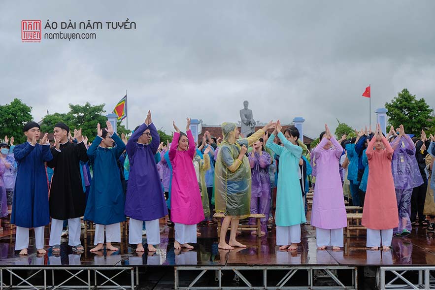 Ao-dai-ngu-than-Nam-Tuyen-co-vu-chung-ket-Olympia-2022-28