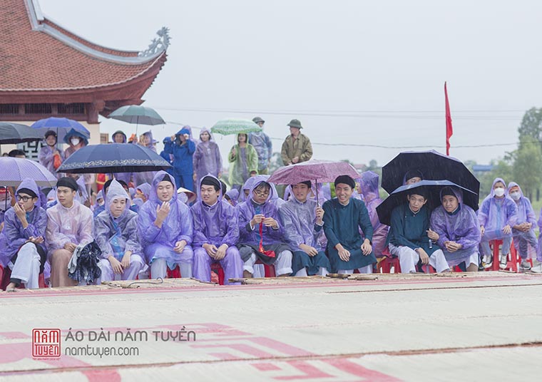 Ao-dai-ngu-than-Nam-Tuyen-co-vu-chung-ket-Olympia-2022-39