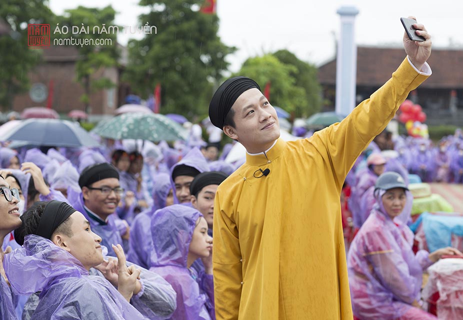 Ao-dai-ngu-than-Nam-Tuyen-co-vu-chung-ket-Olympia-2022-45