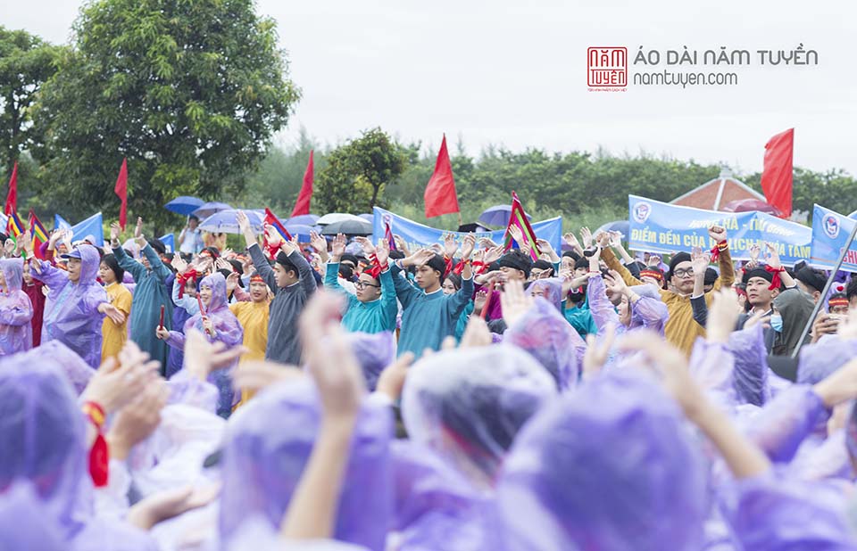 Ao-dai-ngu-than-Nam-Tuyen-co-vu-chung-ket-Olympia-2022-51