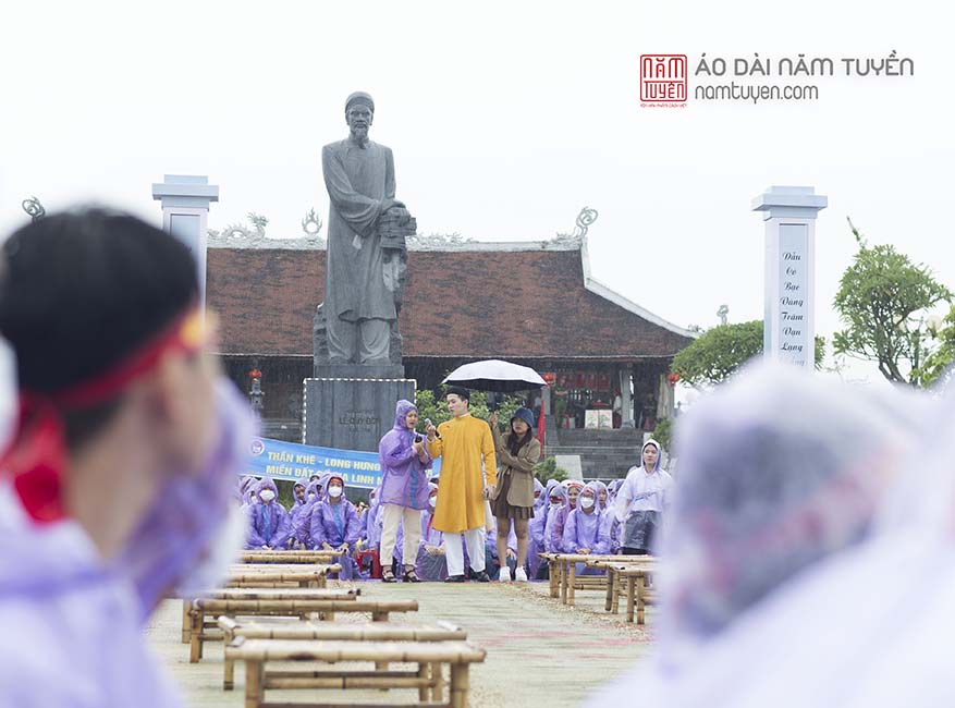 Ao-dai-ngu-than-Nam-Tuyen-co-vu-chung-ket-Olympia-2022-52 (1)