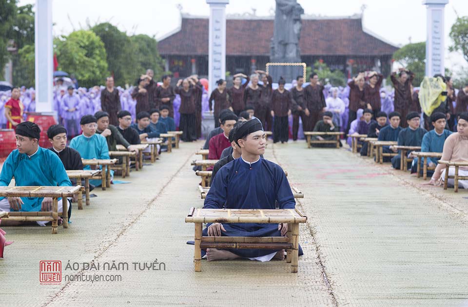 Ao-dai-ngu-than-Nam-Tuyen-co-vu-chung-ket-Olympia-2022-64