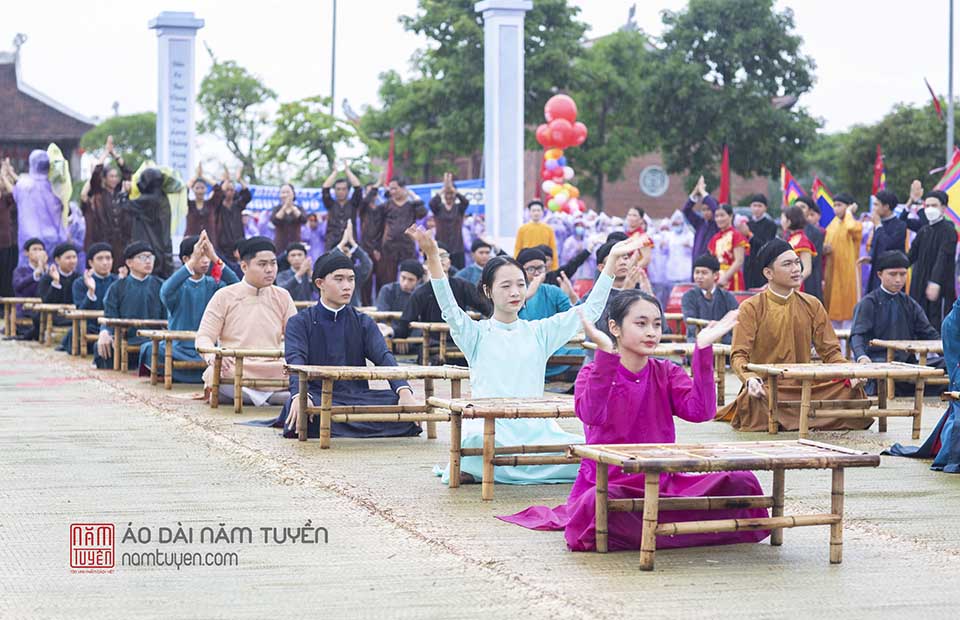 Ao-dai-ngu-than-Nam-Tuyen-co-vu-chung-ket-Olympia-2022-73