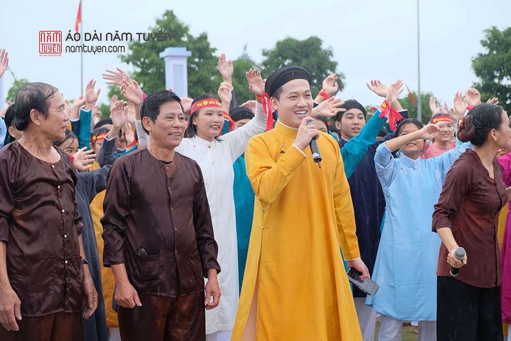 Ao-dai-ngu-than-Nam-Tuyen-co-vu-chung-ket-Olympia-2022-76