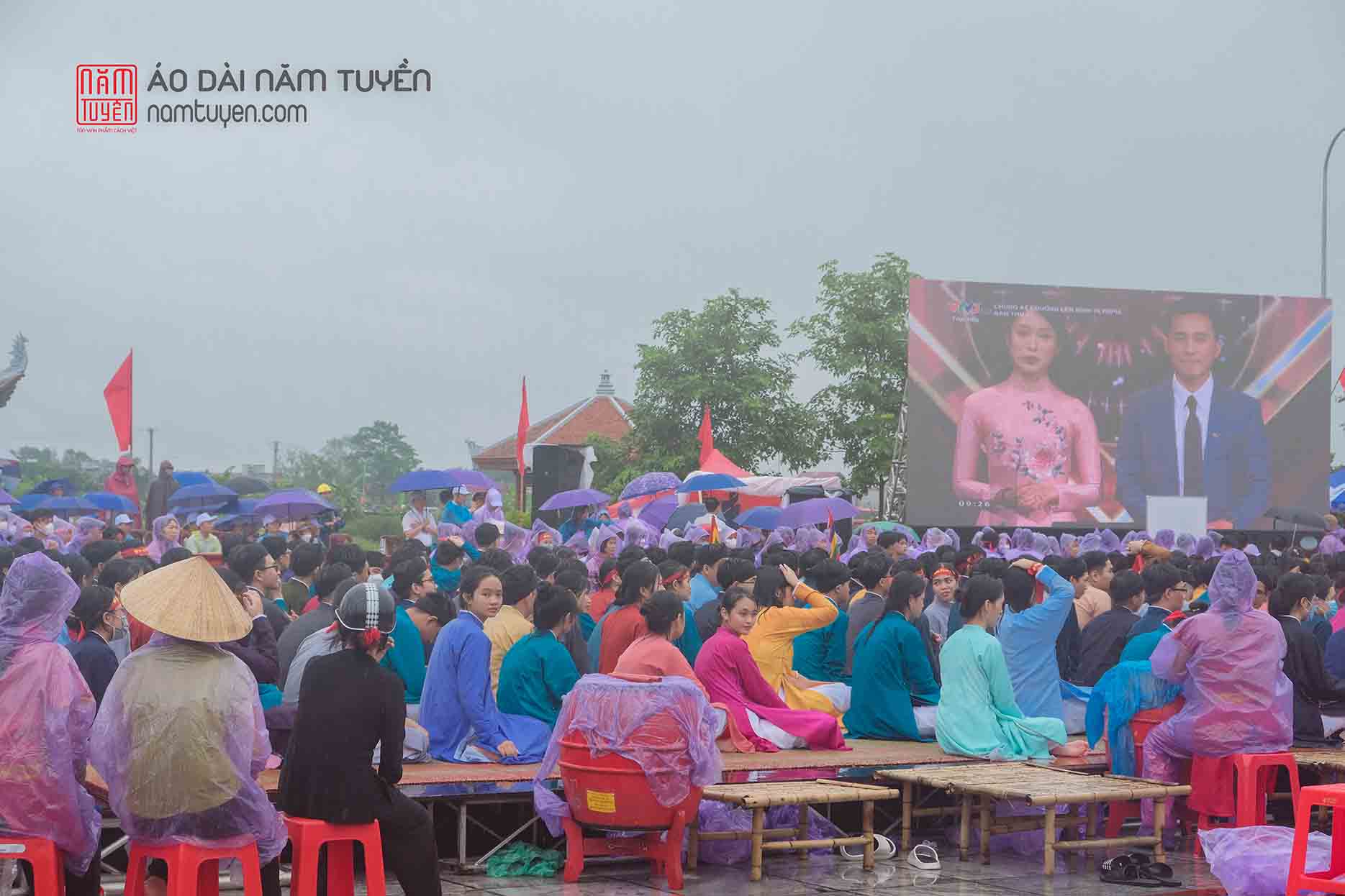 Ao-dai-ngu-than-Nam-Tuyen