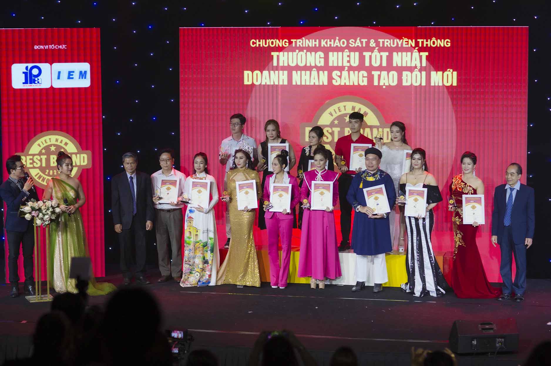 Le-Cong-Bo-Thuong-Hieu-Tot-Nhat-va-Vinh-Danh-Doanh-Nhan-Sang-Tao-Doi-Moi-BEST-BRAND-2022-13