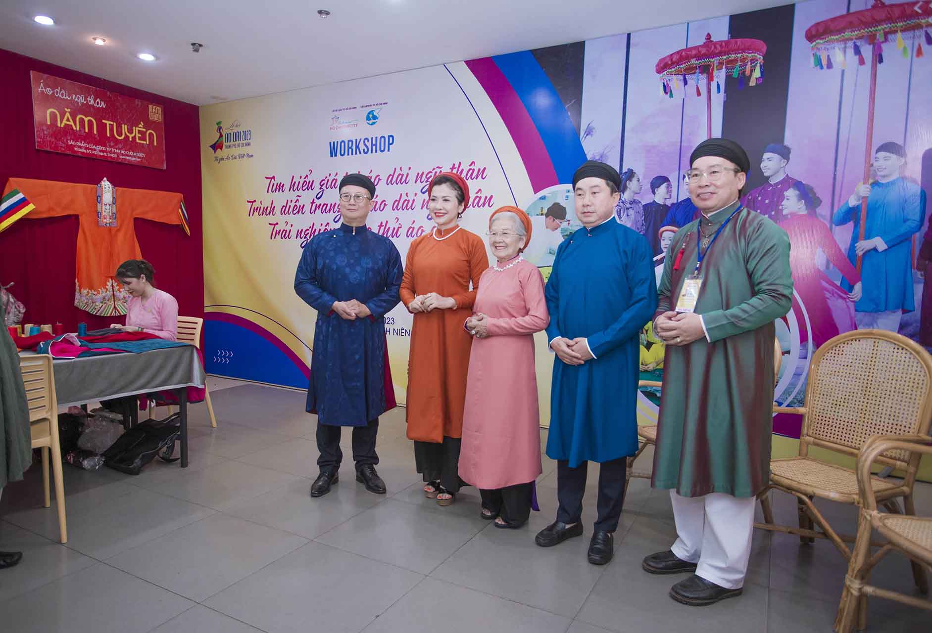 Tim-hieu-gia-tri-ao-dai-ngu-than-tai-khong-gian-Ao-dai-Nam-Tuyen-2