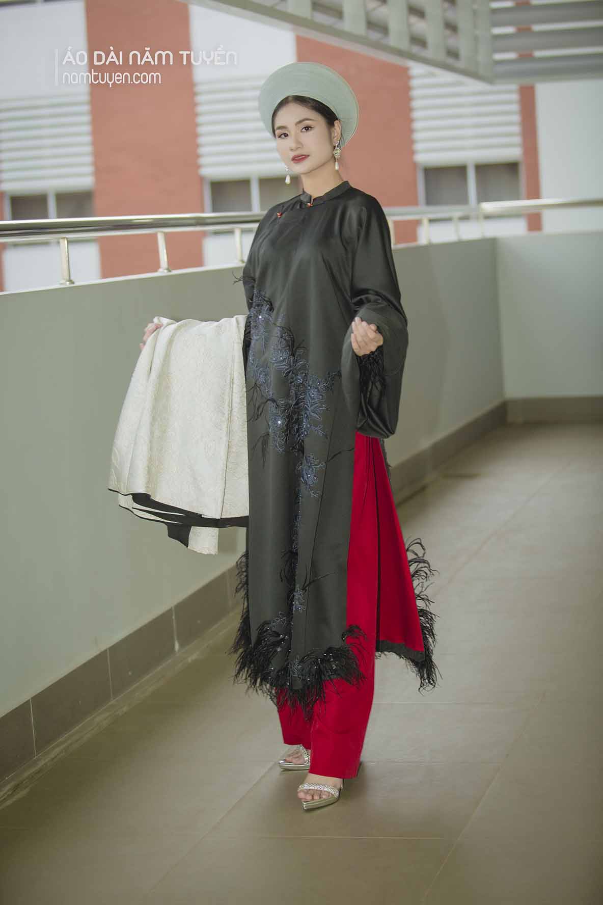 ao-dai-ngu-than-nam-tuyen-giao-luu-truong-quoc-te-dai-bac-hoa-hau-moi-truong-the-gioi-nguyen-thanh-ha-2