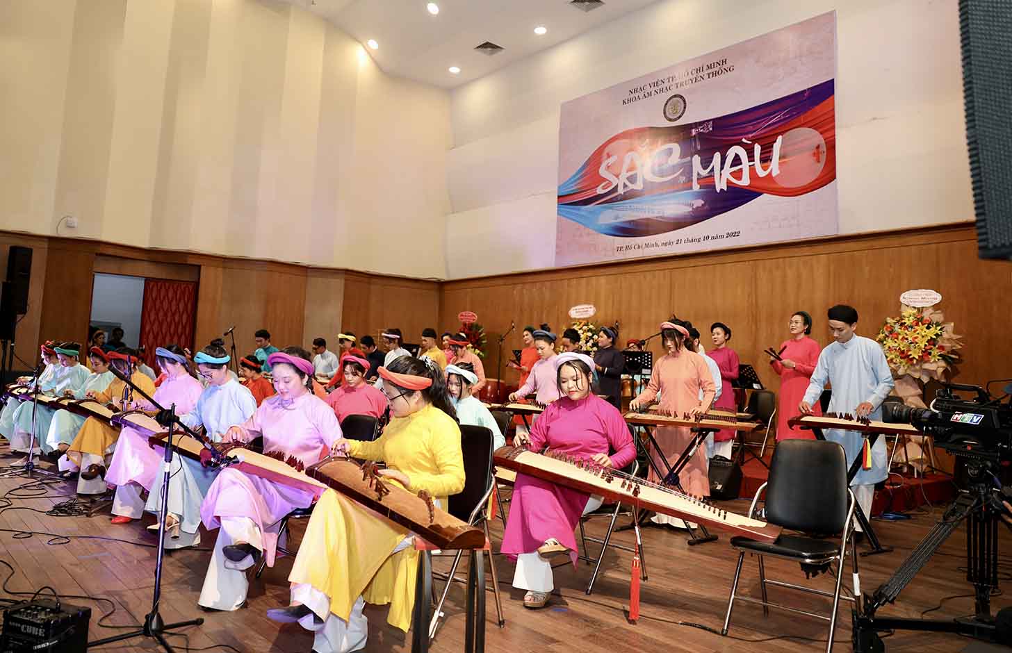ao-dai-ngu-than-nam-tuyen-tphcm-5