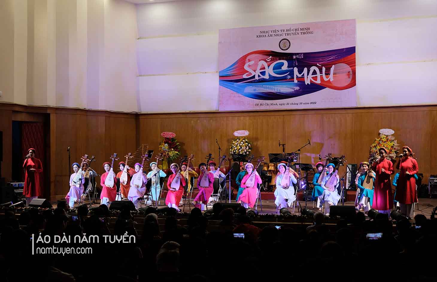 ao-dai-ngu-than-nam-tuyen-voi-sinh-vien-nhac-vien-tphcm-1