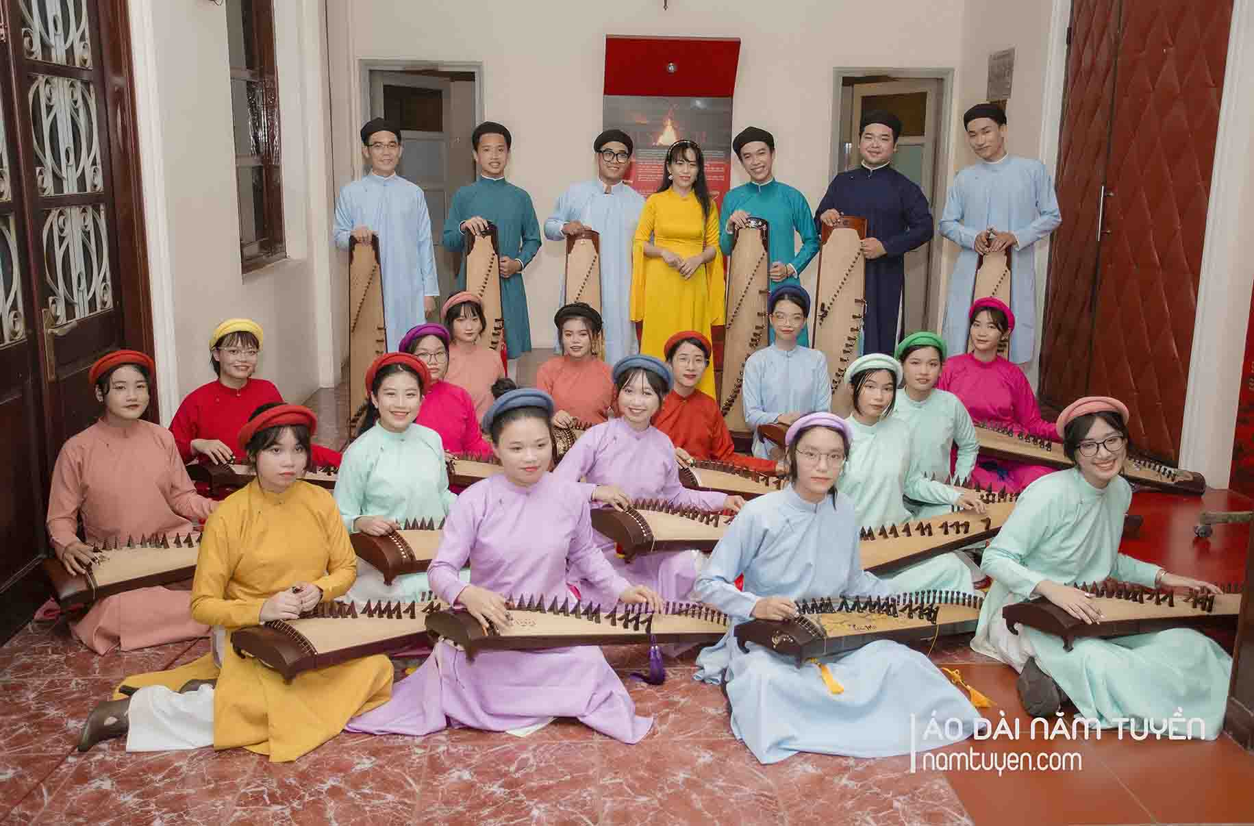 ao-dai-ngu-than-nam-tuyen-voi-sinh-vien-nhac-vien-tphcm-3