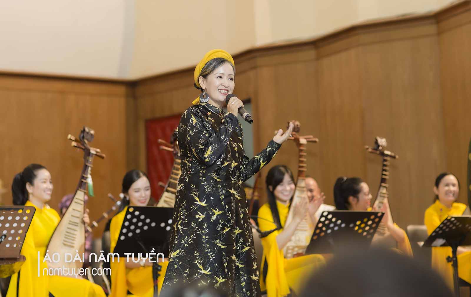 ao-dai-ngu-than-nam-tuyen-voi-sinh-vien-nhac-vien-tphcm-5