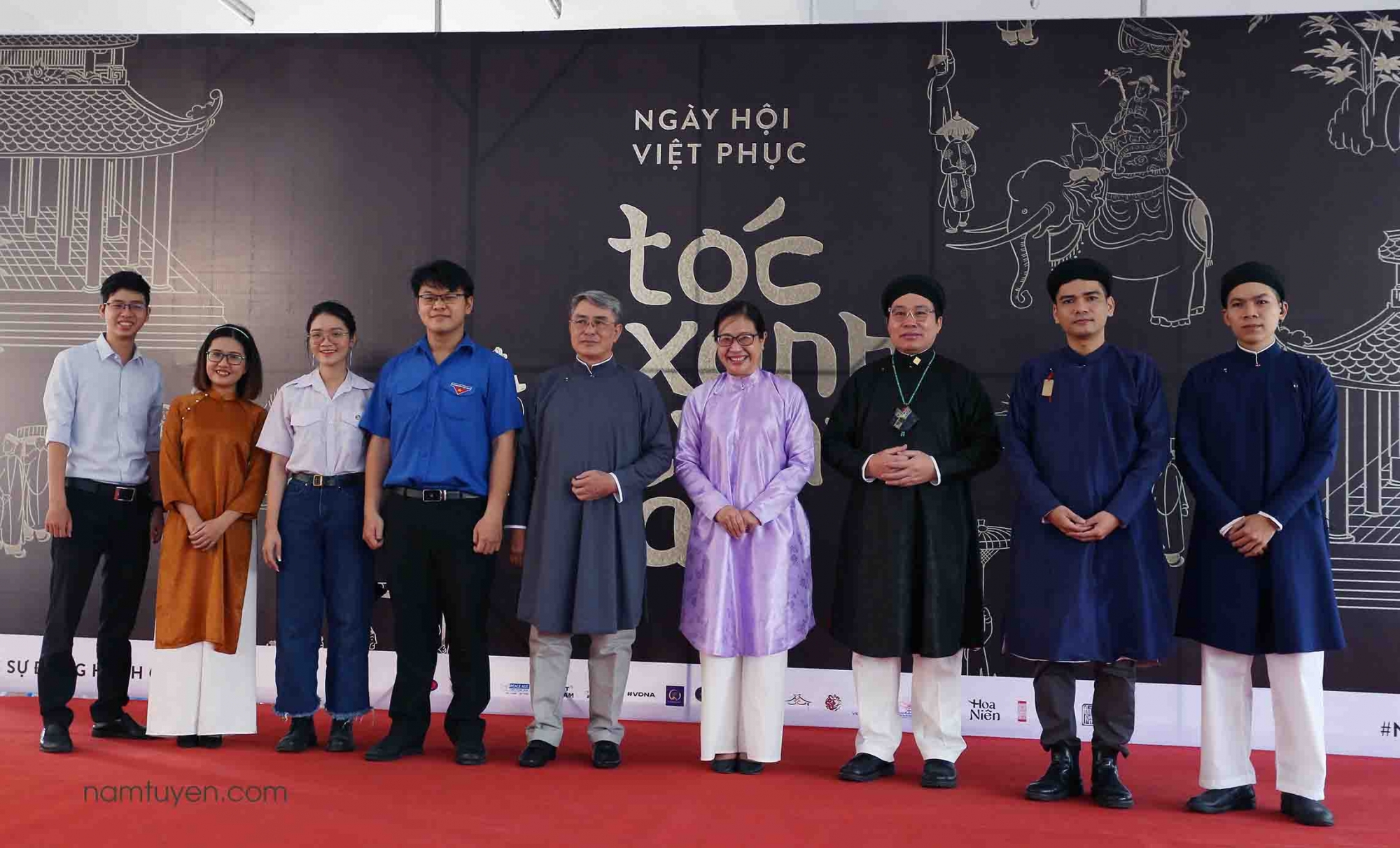 Ngày hội Việt Phục “Tóc xanh – Vạt áo” đưa văn hóa Việt gần hơn với giới trẻ.