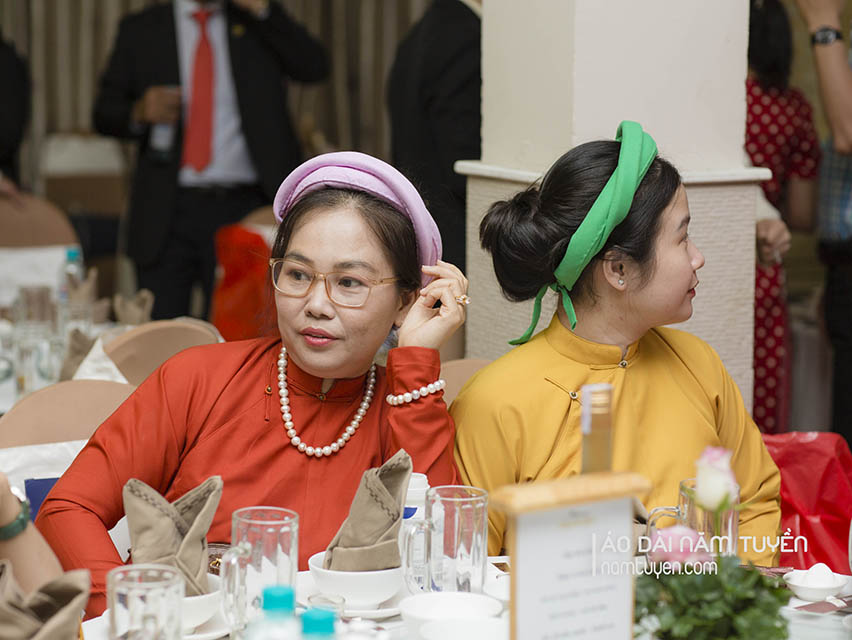 doanh-nhan-voi-ao-dai-ngu-than-nam-tuyen-11