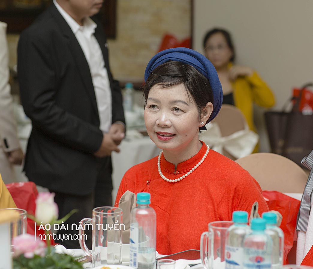 doanh-nhan-voi-ao-dai-ngu-than-nam-tuyen-13